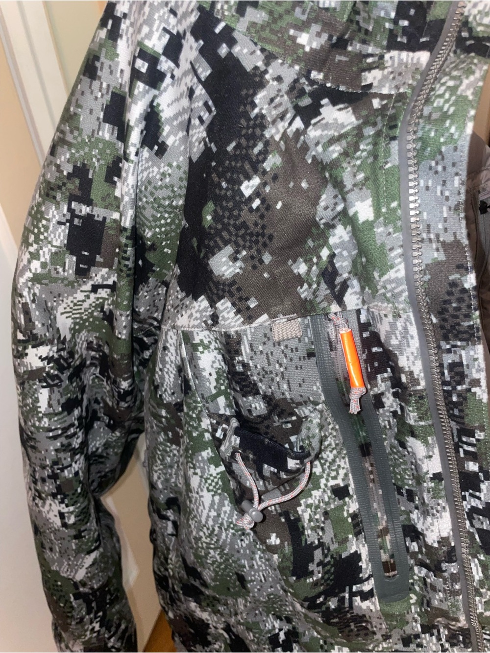 Men's Insulated Hooded Jacket - Camo Digital Print - Picture 10 of 11